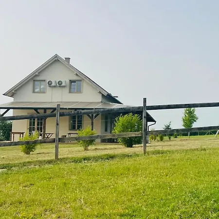 Mimi Vendeghaz בית נופש בלטונללה