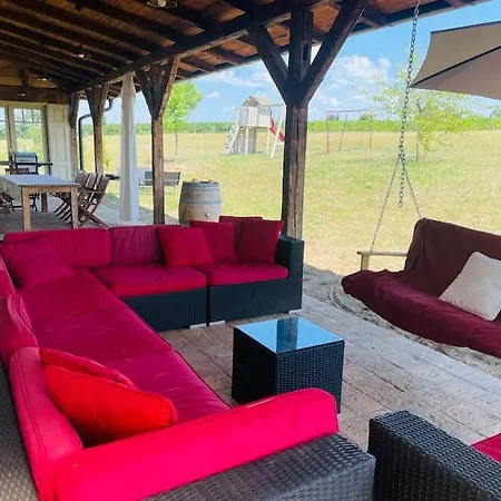 Mimi Vendeghaz בית נופש